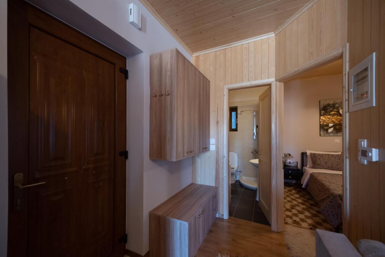 Pefkos House *